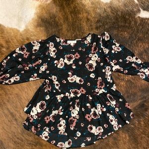 Flowered blouse. Loose fitting Size medium